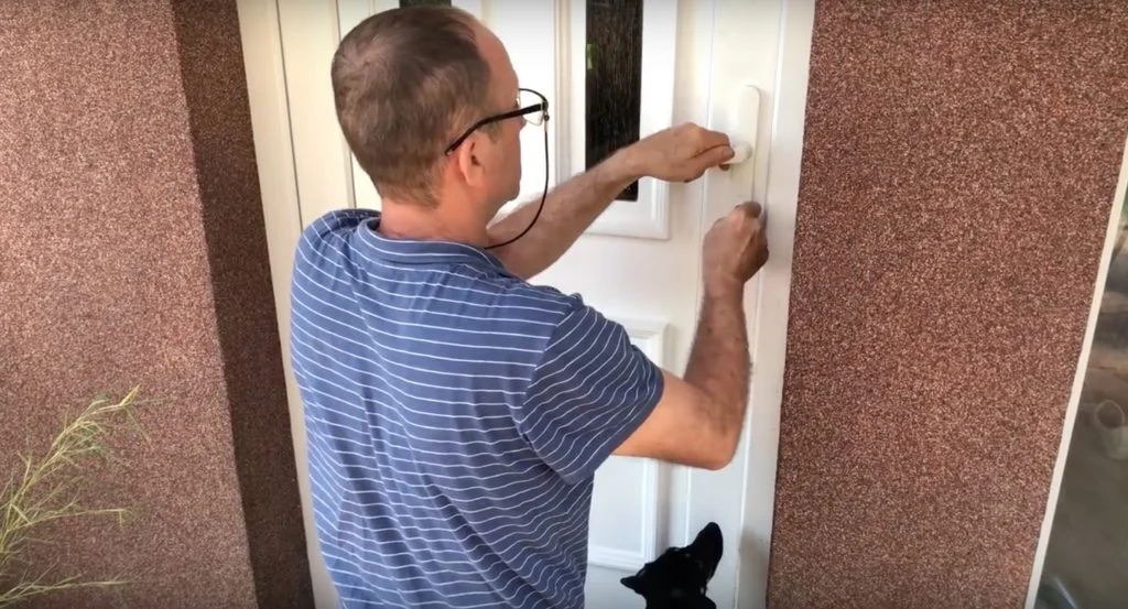 Így kérjen pontosabban javítási ajánlatot: egy rövid hívás, hasznos részletekkel. – illusztráció